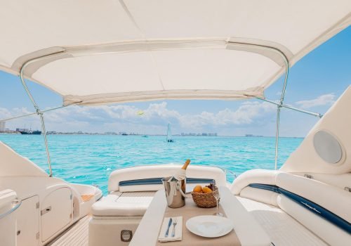 The dining area of the yacht Agavero 46 ft in Cancun Mexico